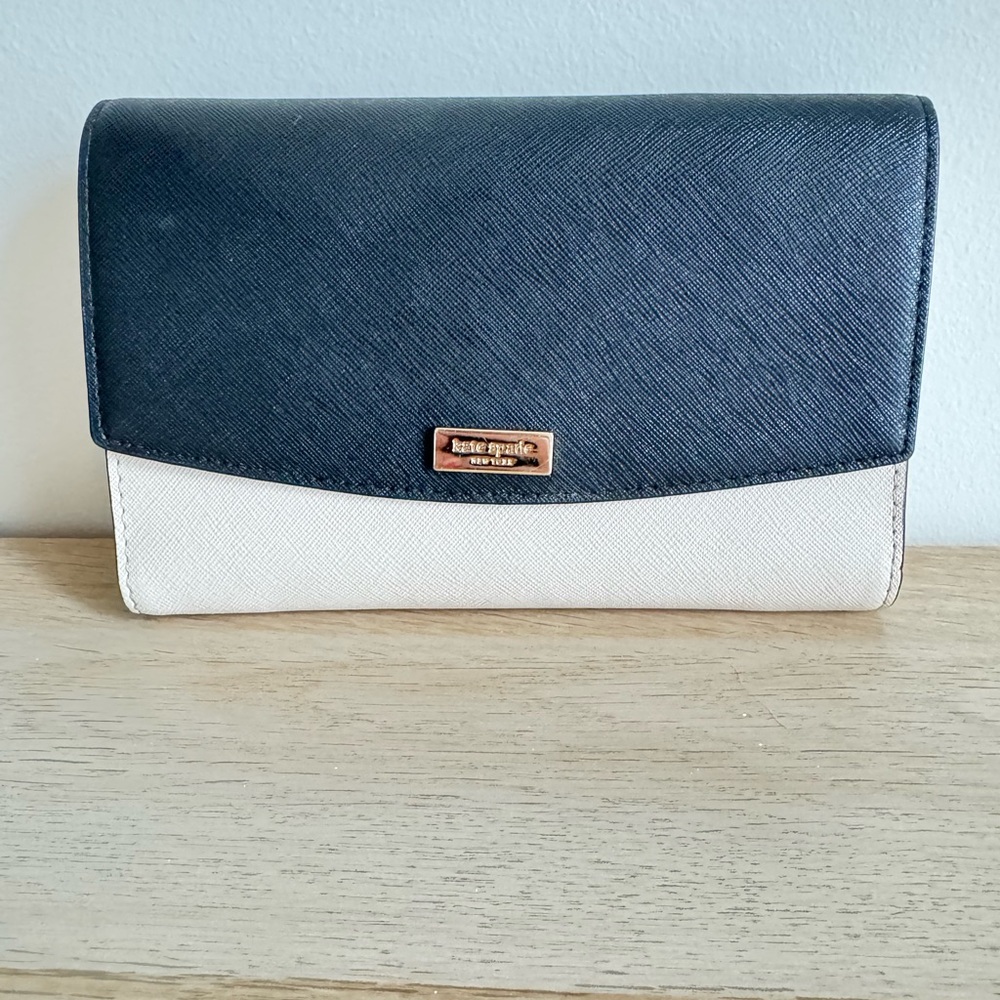 Elegant Black and Cream Women's Bag